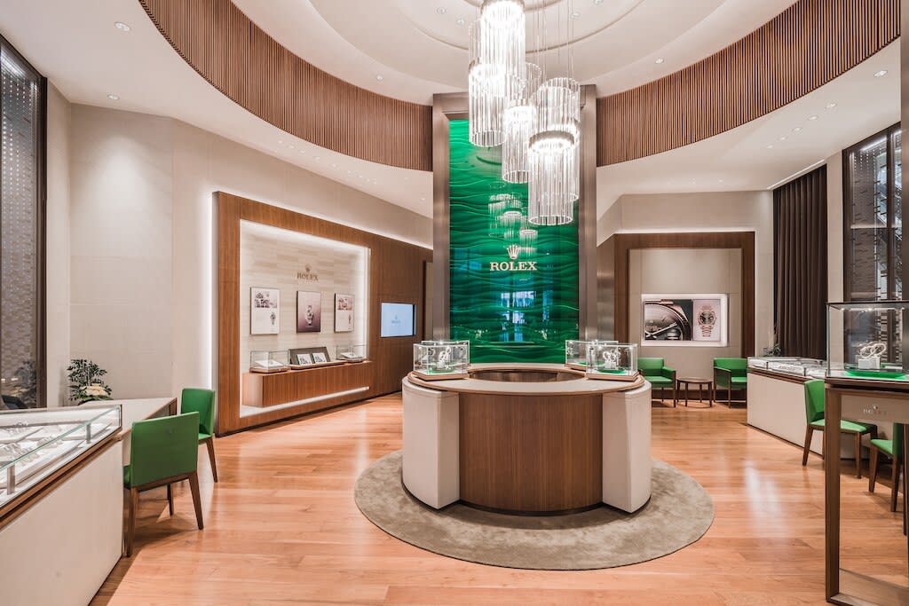 Rolex trinoma store