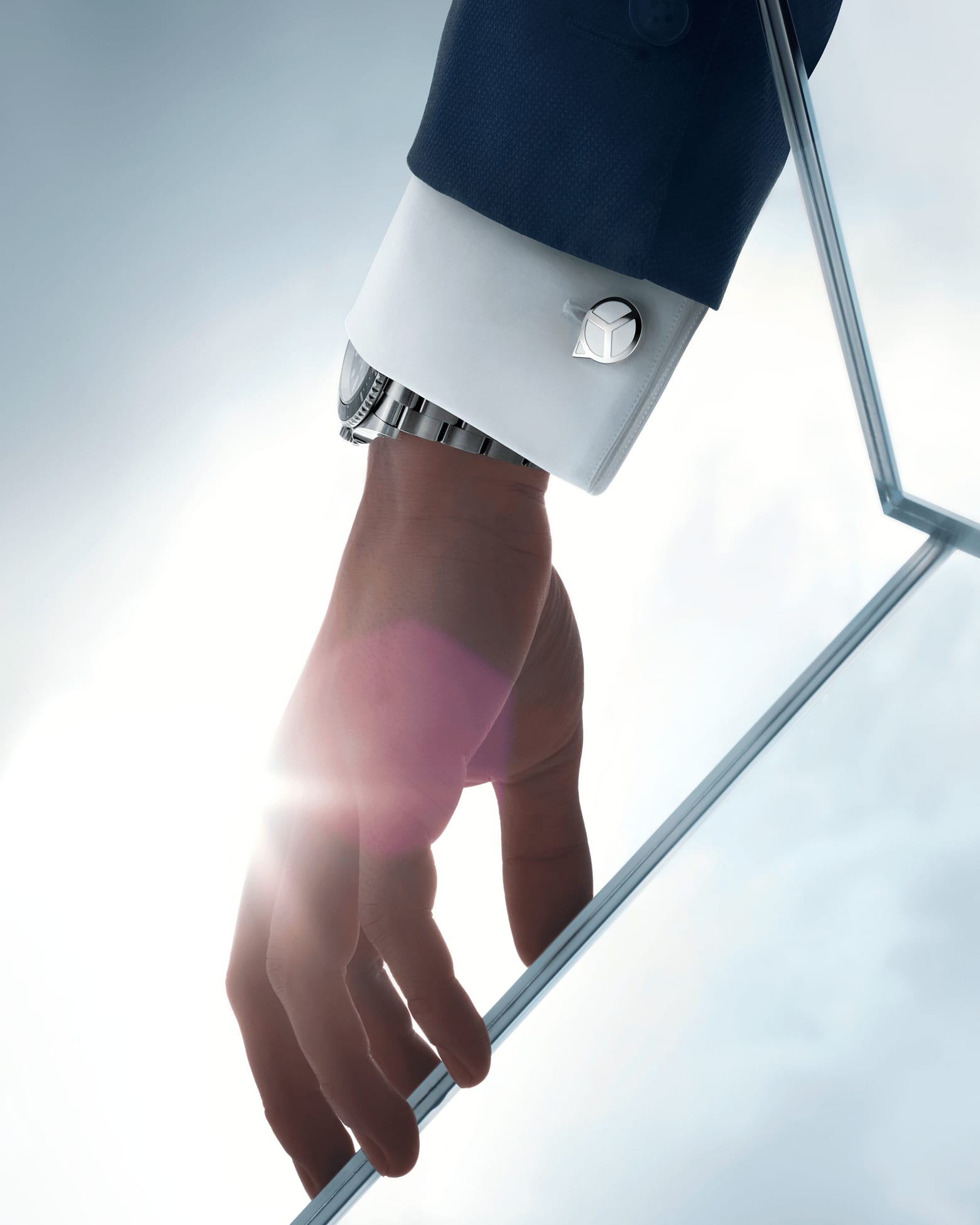 Chromalight-Manschettenknöpfe am Hemd