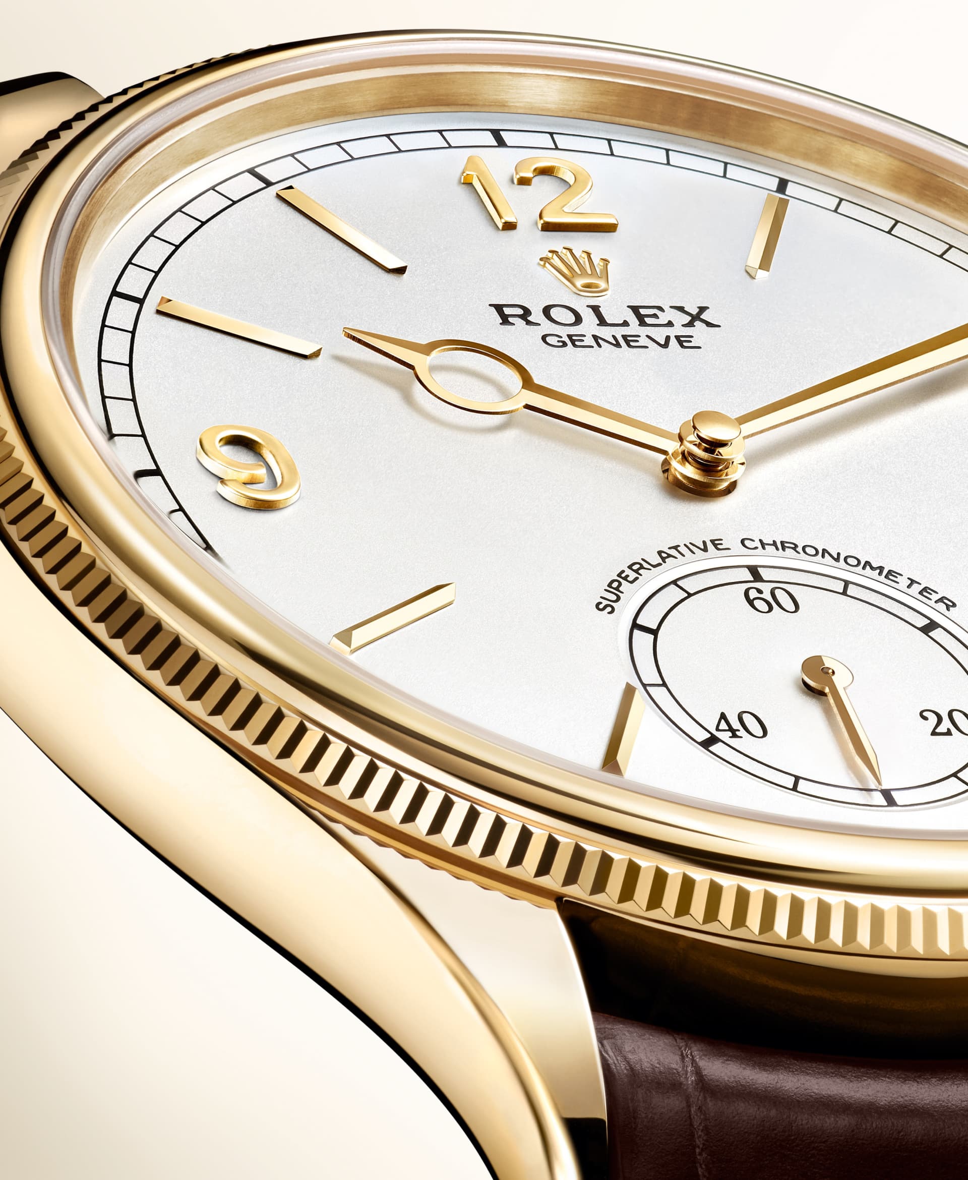 Bombierte und geriffelte Lünette