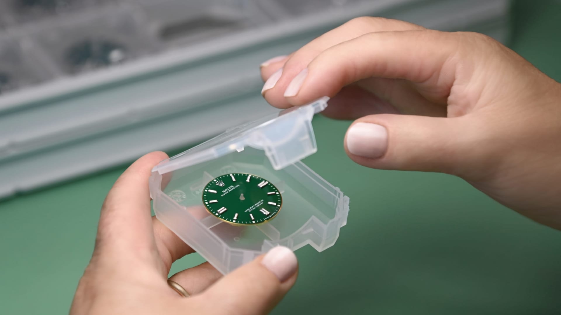 Transport of dial