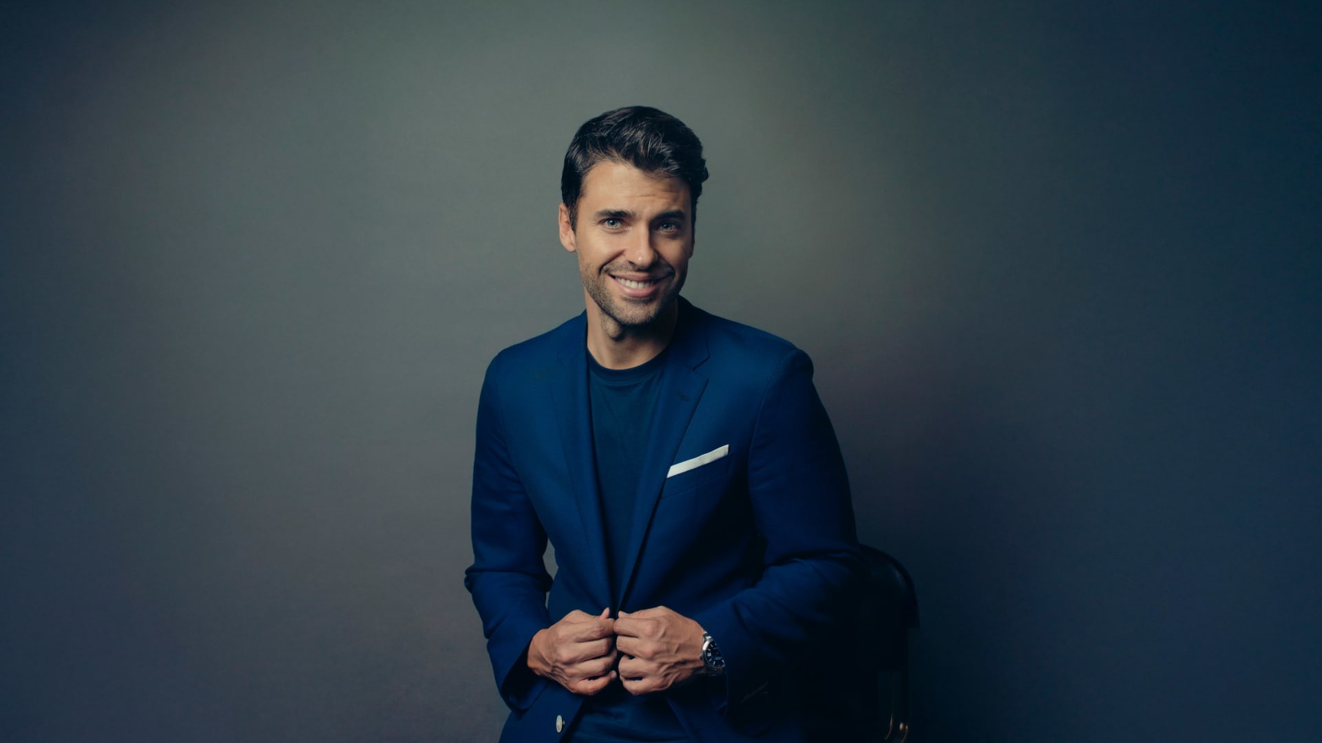 Jorge Viladoms horloge om pols