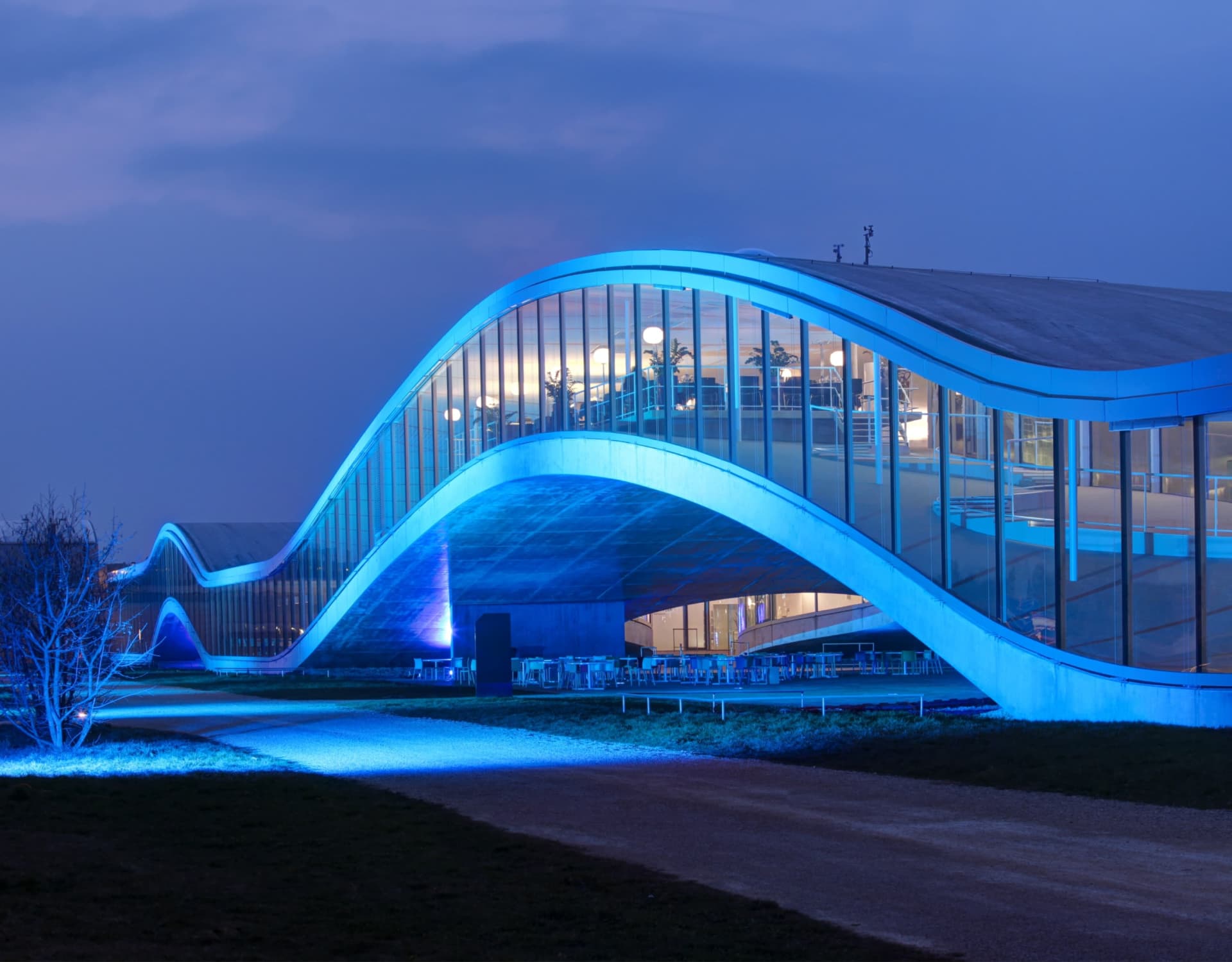 由SANAA设计的洛桑联邦理工学院劳力士研修中心