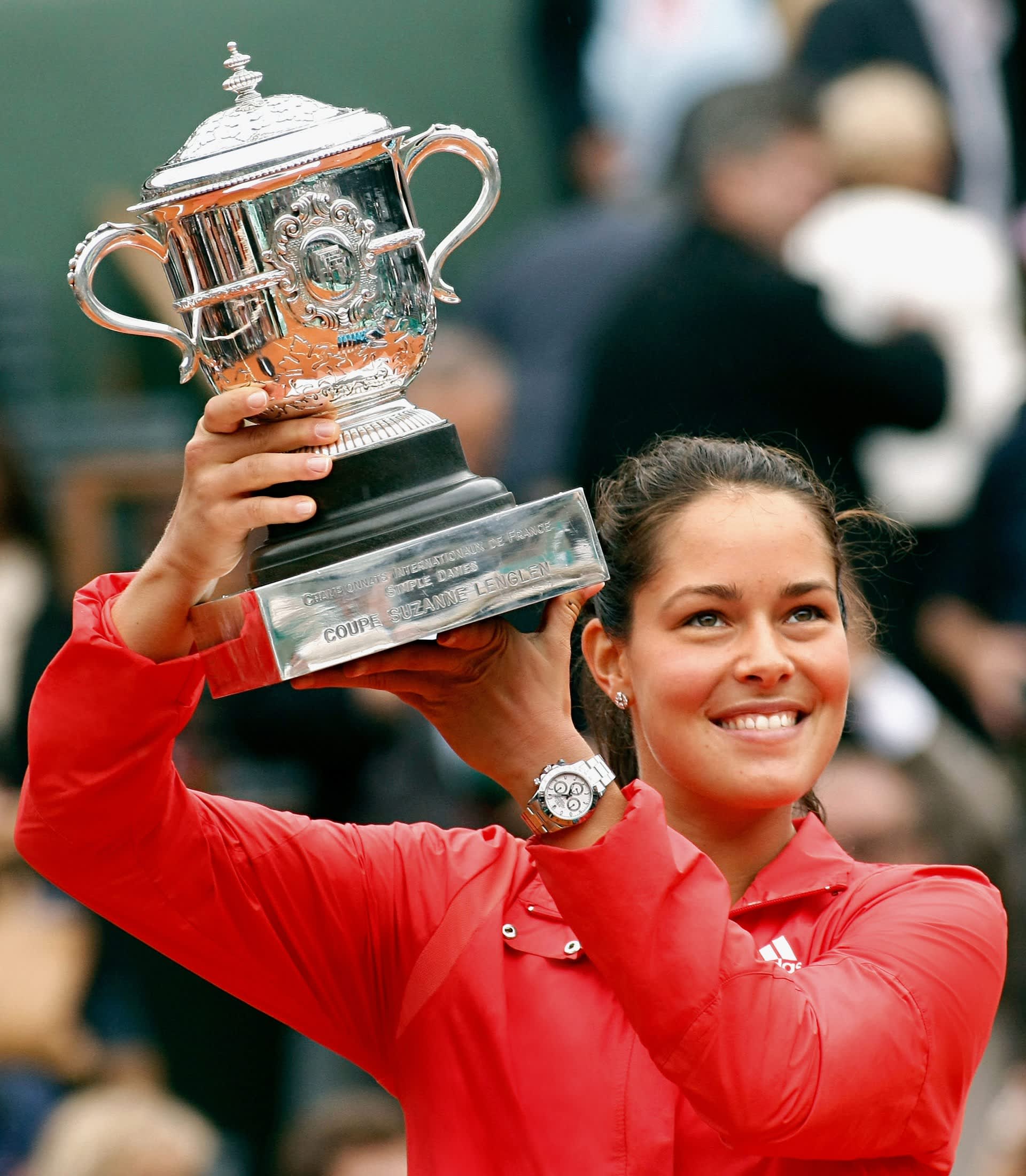 安娜・伊雲奴域絲獎盃