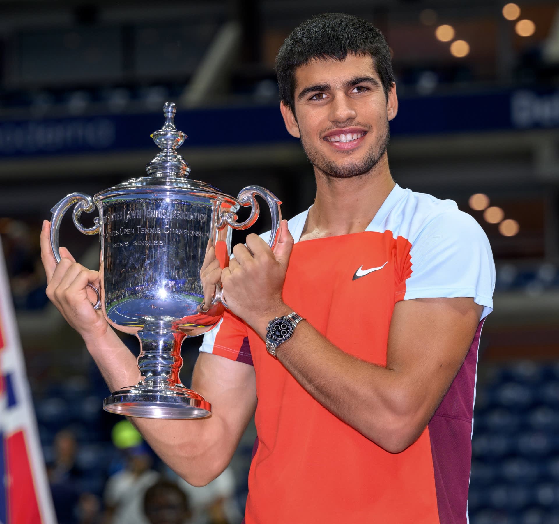 Carlos Alcaraz with the trophy