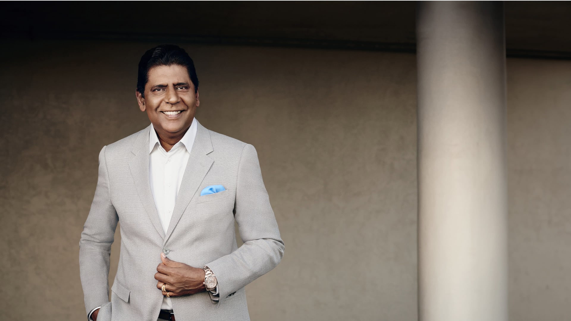 Zegarek Vijay Amritraj na nadgarstku