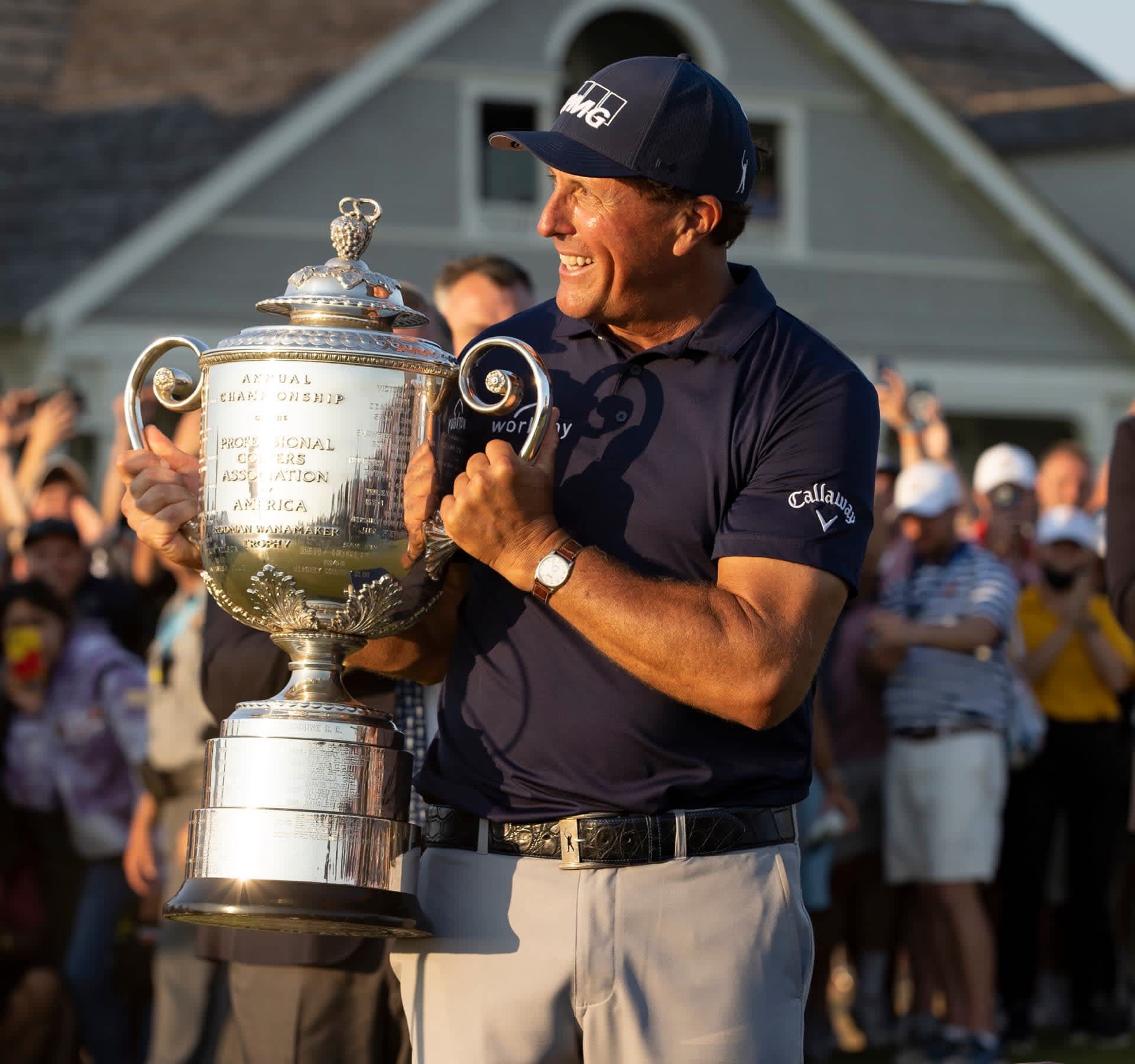 Phil Mickelson mit der Trophäe