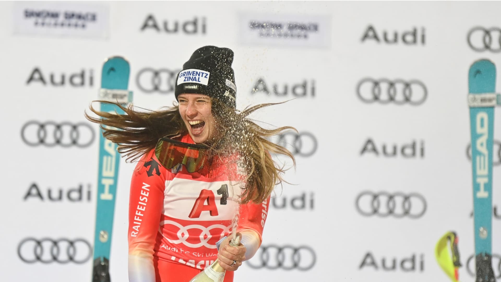 卡蜜兒・拉斯特慶祝