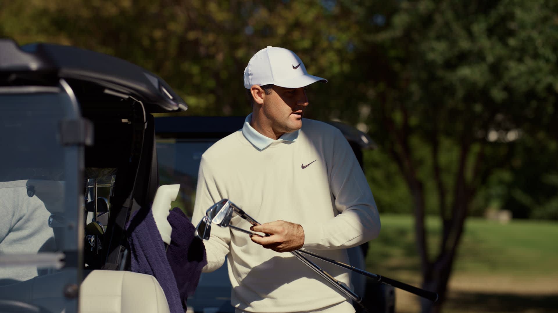 롤렉스는 시간이 흘러도 변치 않는 브랜드입니다. 롤렉스 광고에서 그린 재킷을 입은 제 모습을 보는 것은 정말이지 엄청난 경험이었죠. 롤렉스와 협업할 수 있게 되어, 그리고 다른 훌륭한 챔피언들과 함께 할 수 있게 되어 무척 영광스럽습니다.