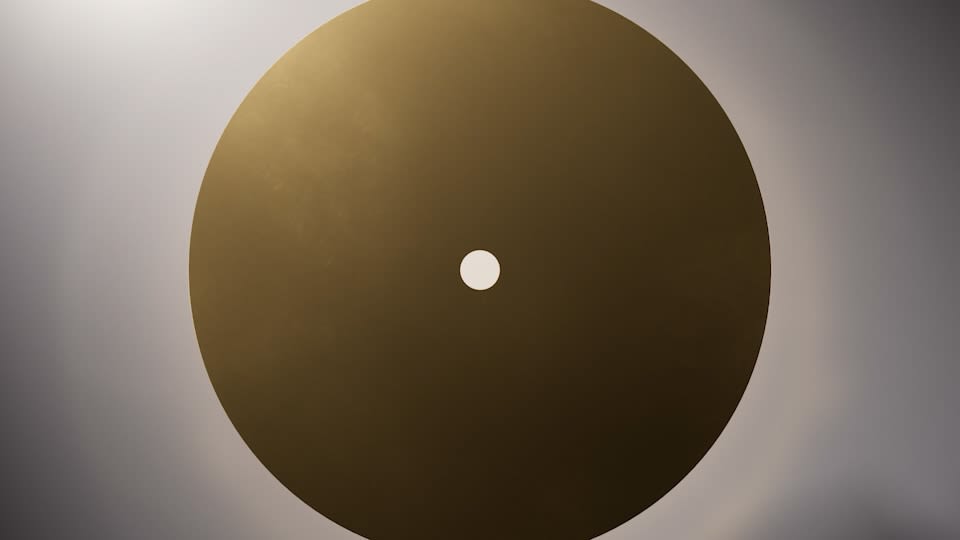 Dial berlapis pernis