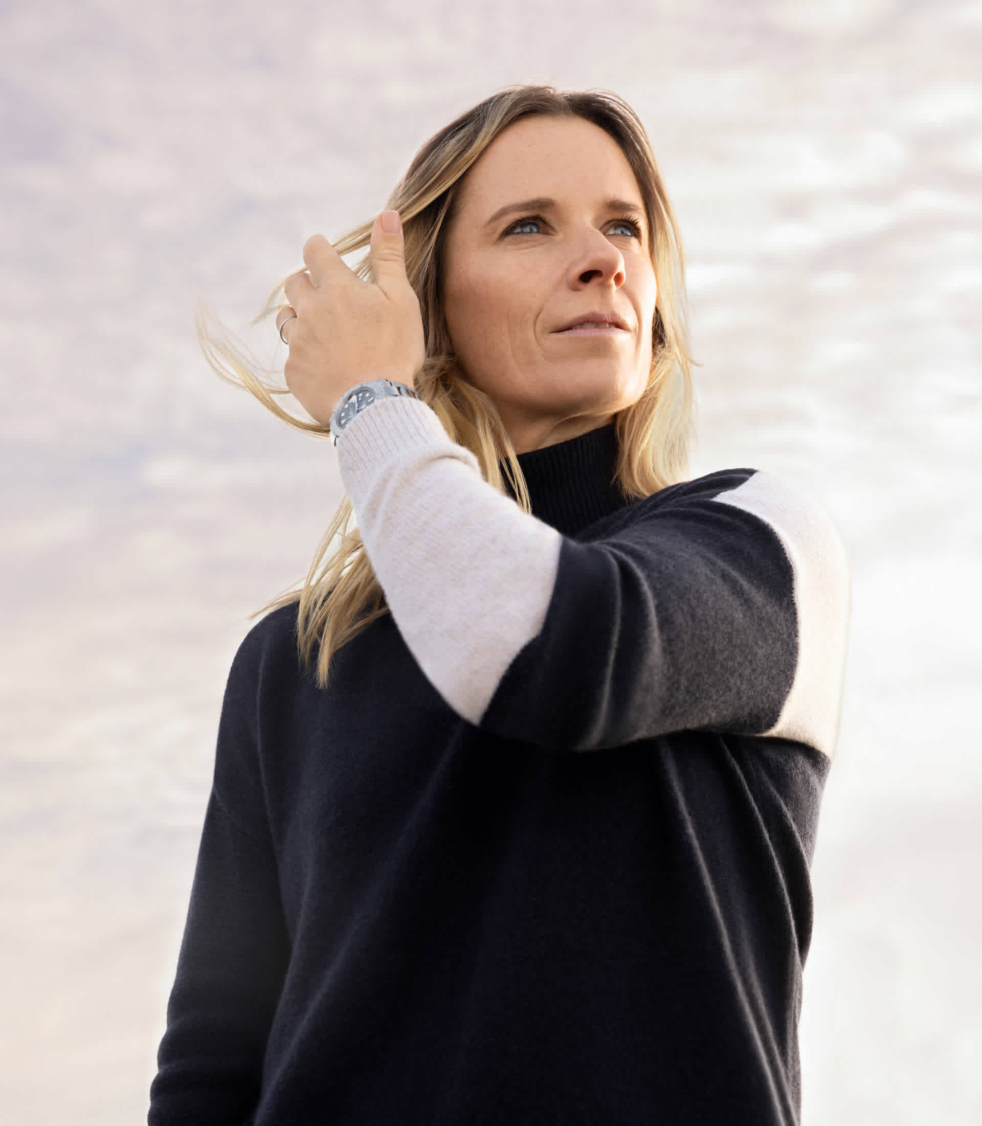 Hannah Mills gently fingers through her hair