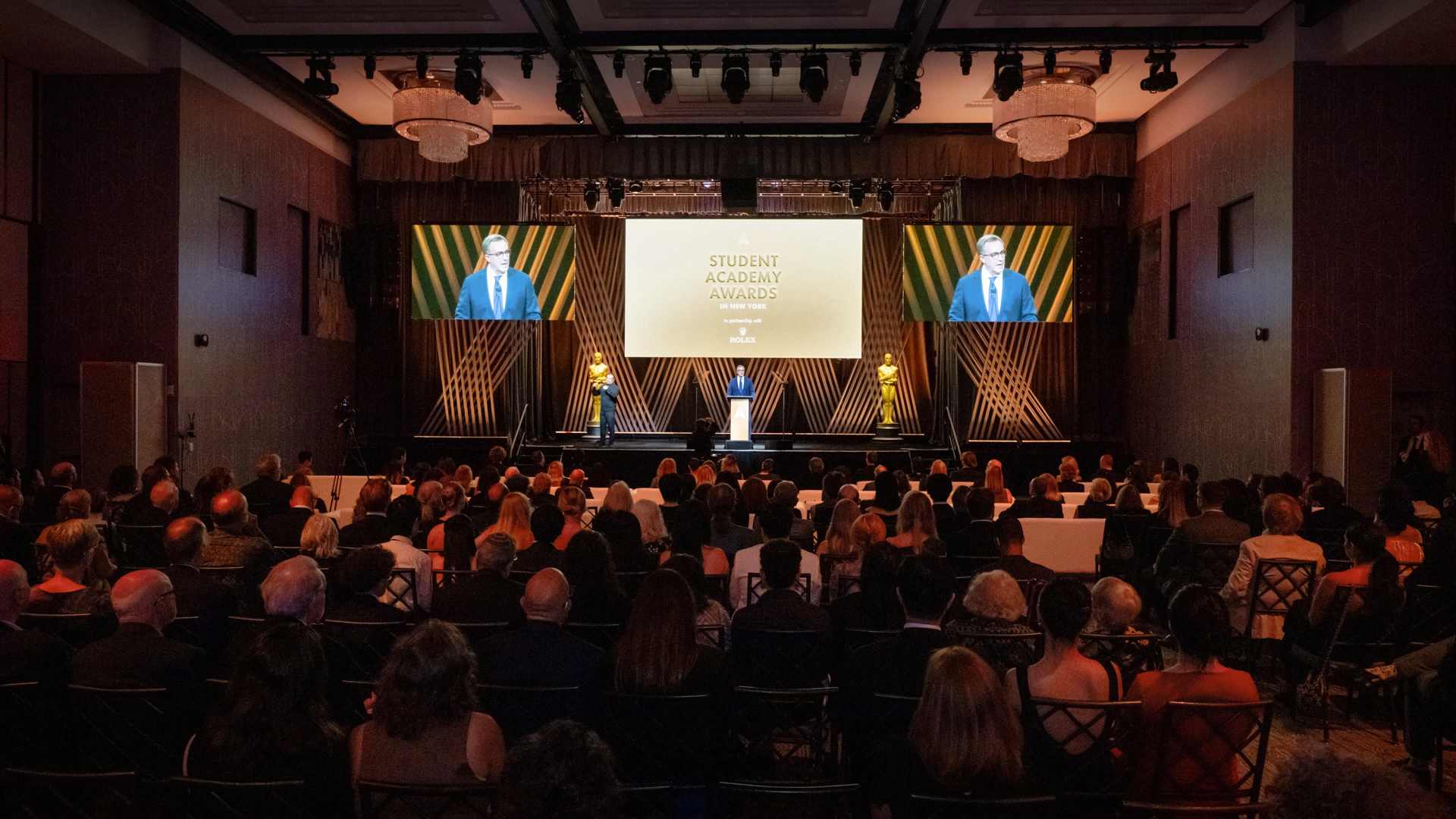 كواليس حفل توزيع جوائز الأكاديمية للطلبة