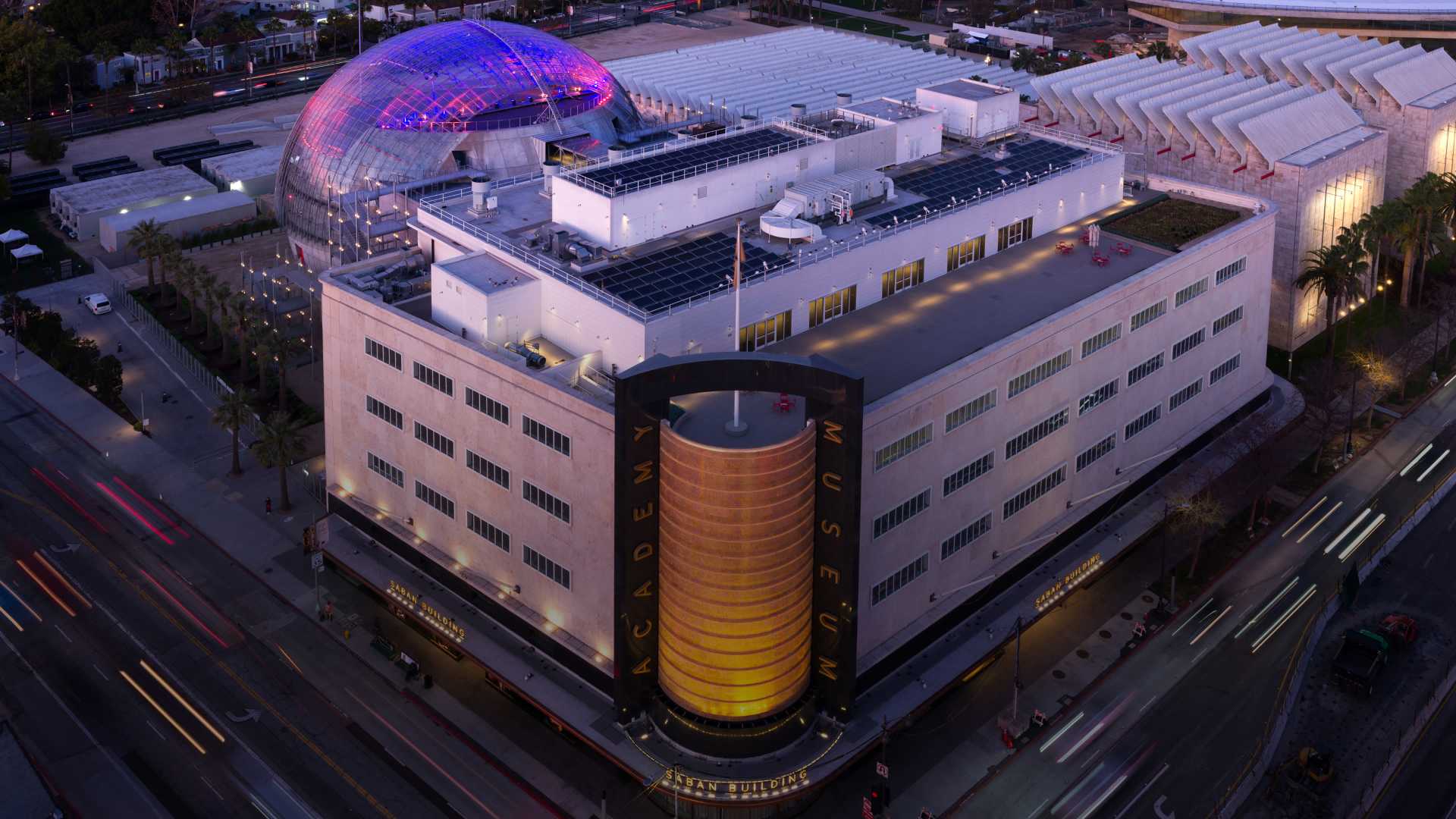 奧斯卡電影博物館夜間亮燈